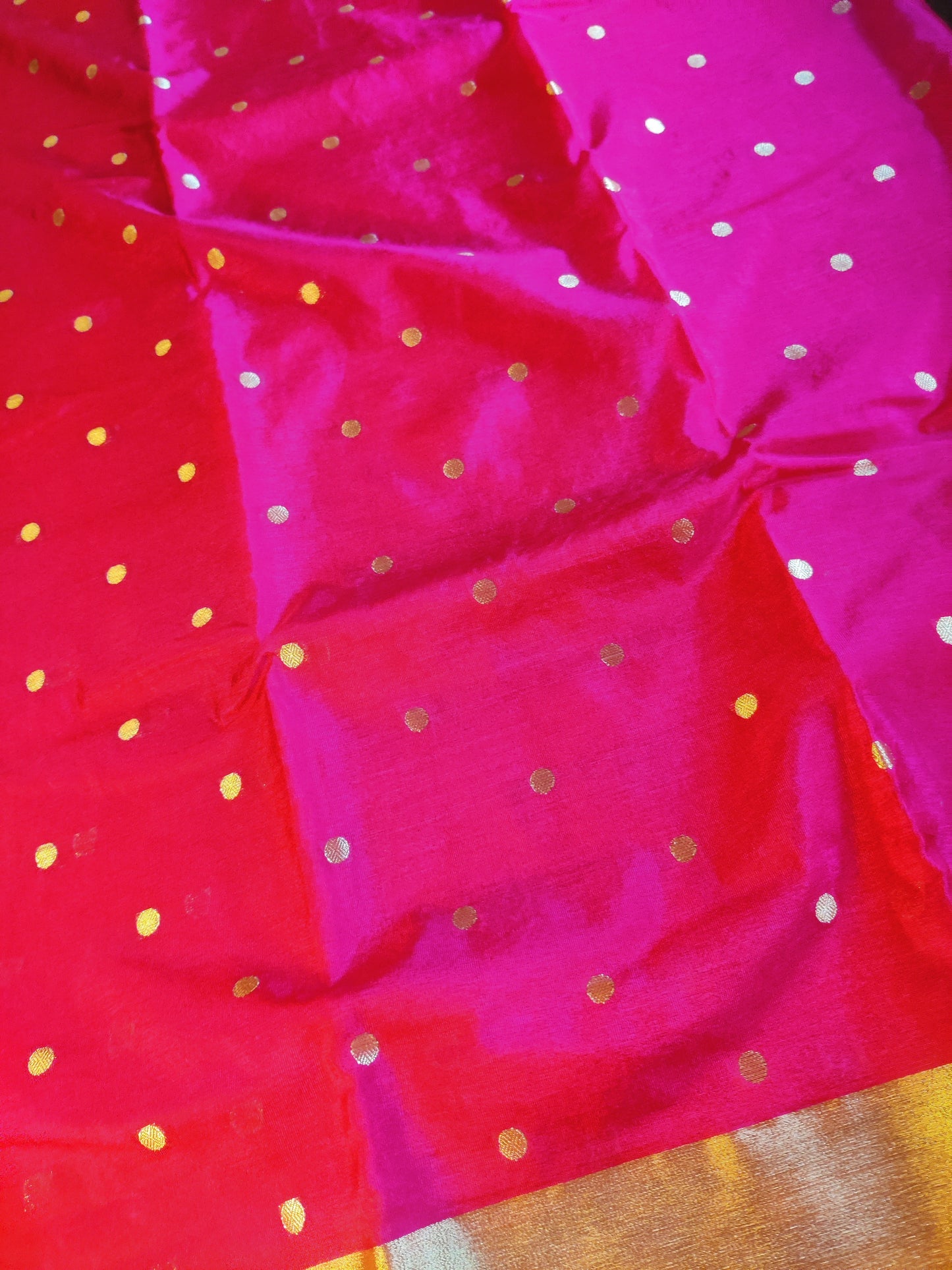 Naina Saree with Gold Zari Buta and Contrast Border