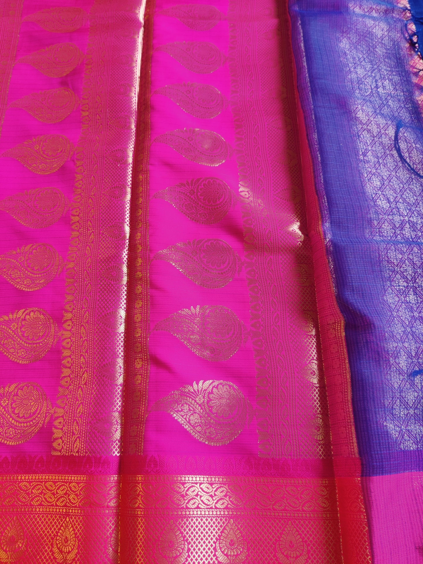 Bela Checked Contrast Zari Saree