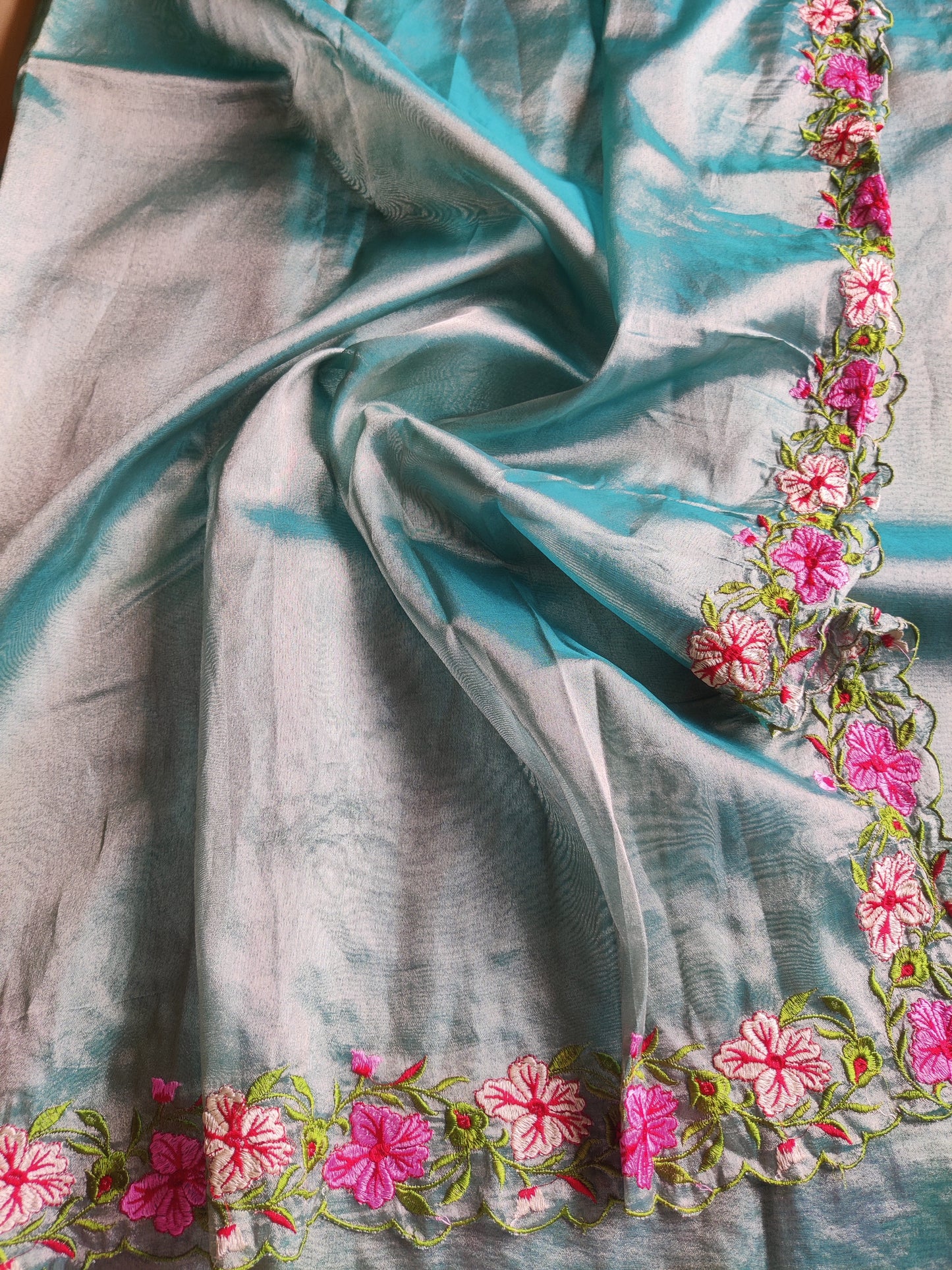 Floral Embroidered Tissue Saree/Sea Green & Pyaazi Pink