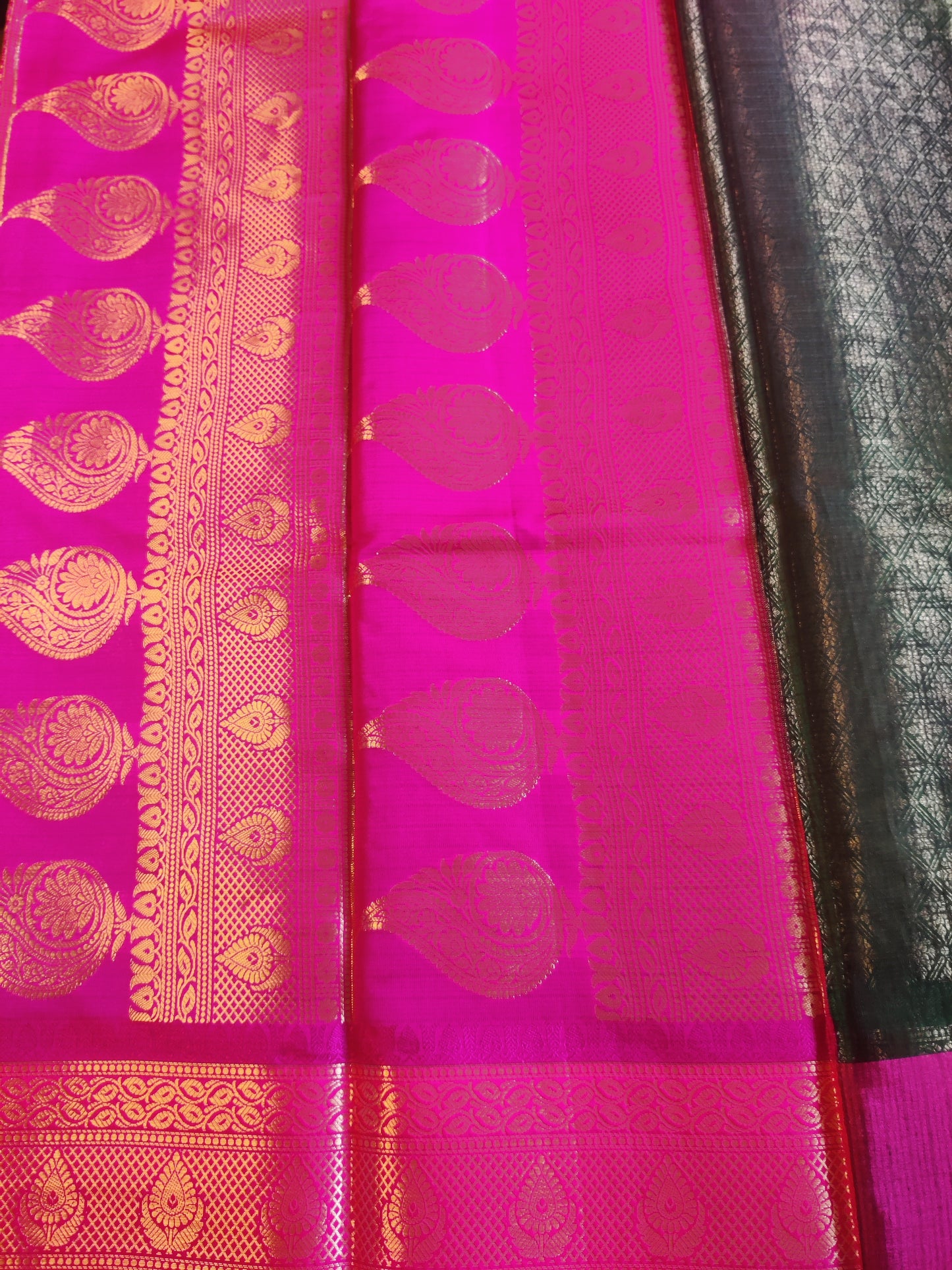 Bela Checked Contrast Zari Saree