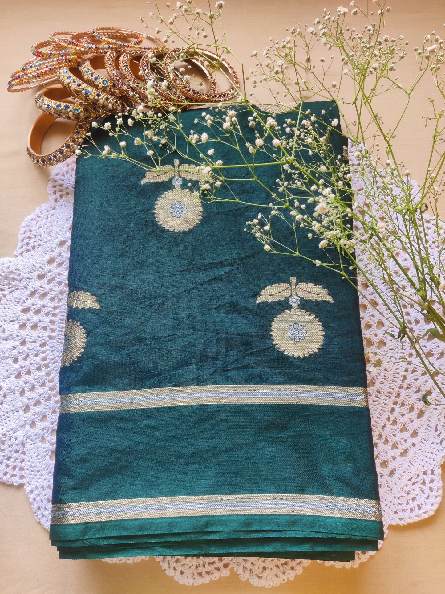Nishaa Banarasi Floral Buti Saree/Rani Pink & Green
