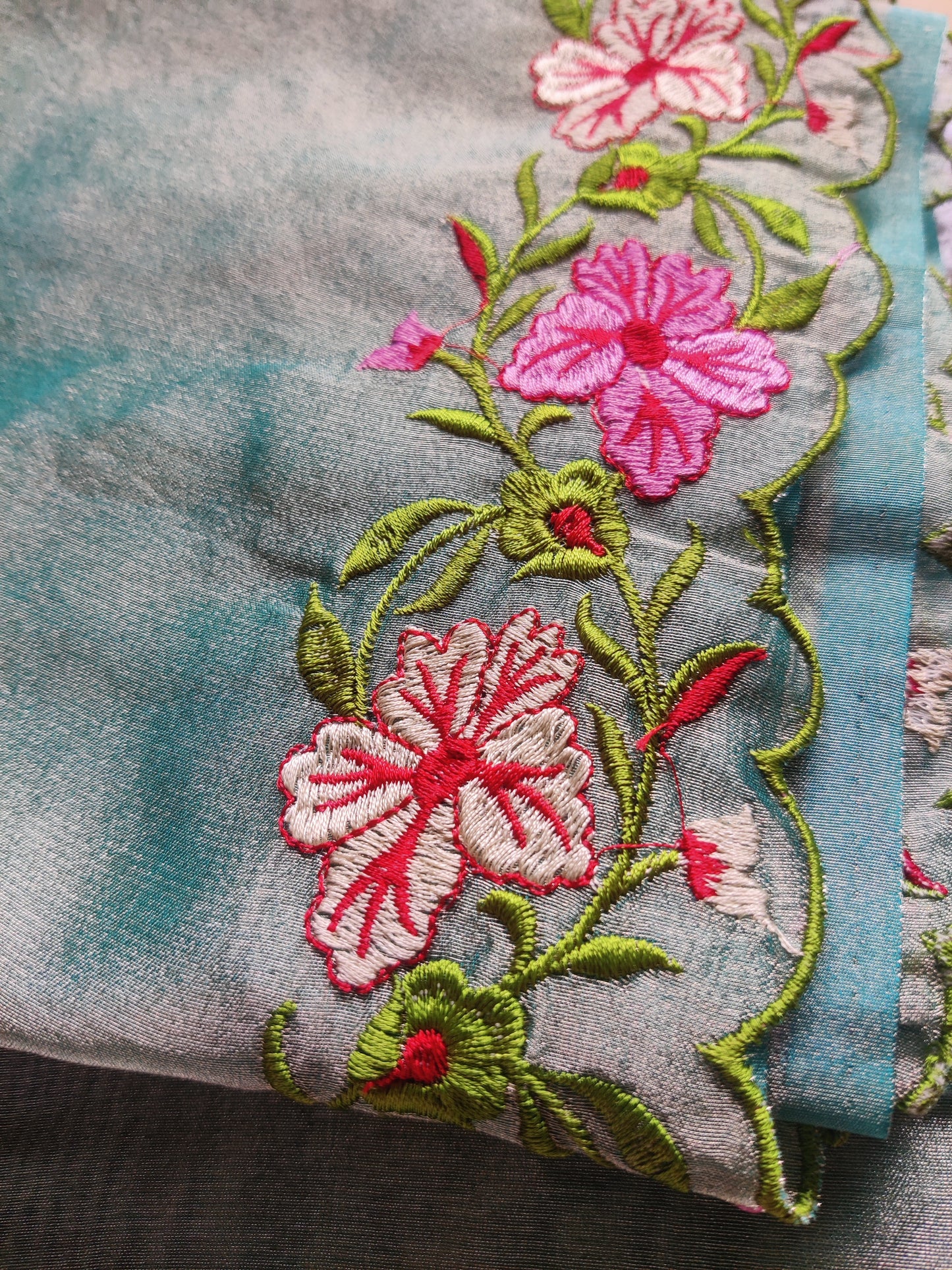 Floral Embroidered Tissue Saree/Sea Green & Pyaazi Pink