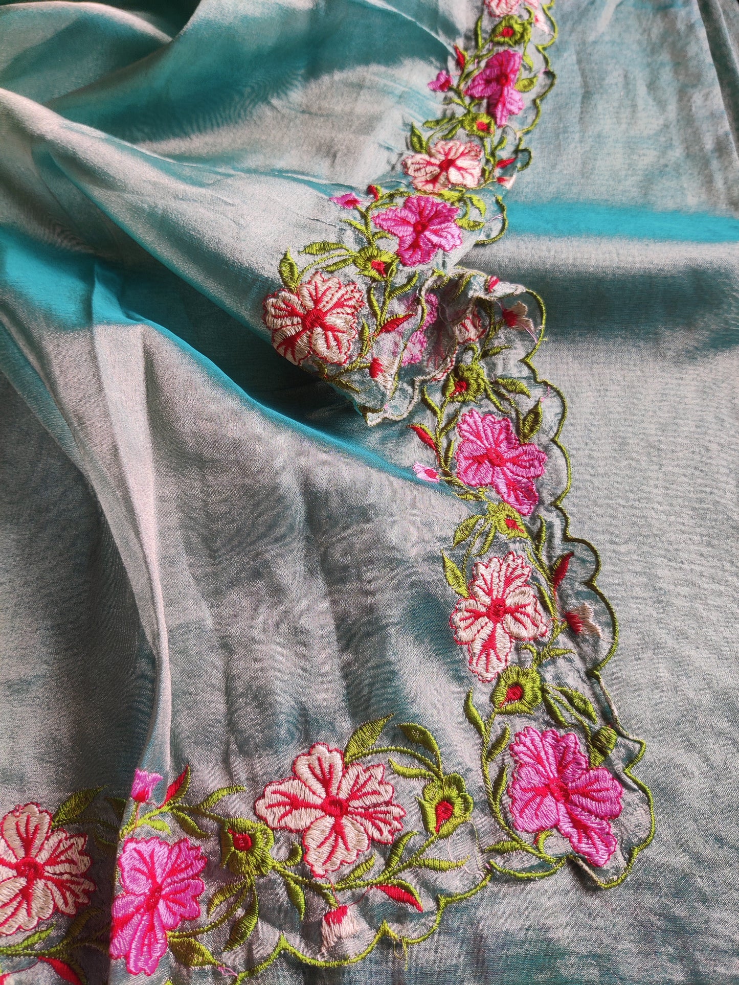 Floral Embroidered Tissue Saree/Sea Green & Pyaazi Pink