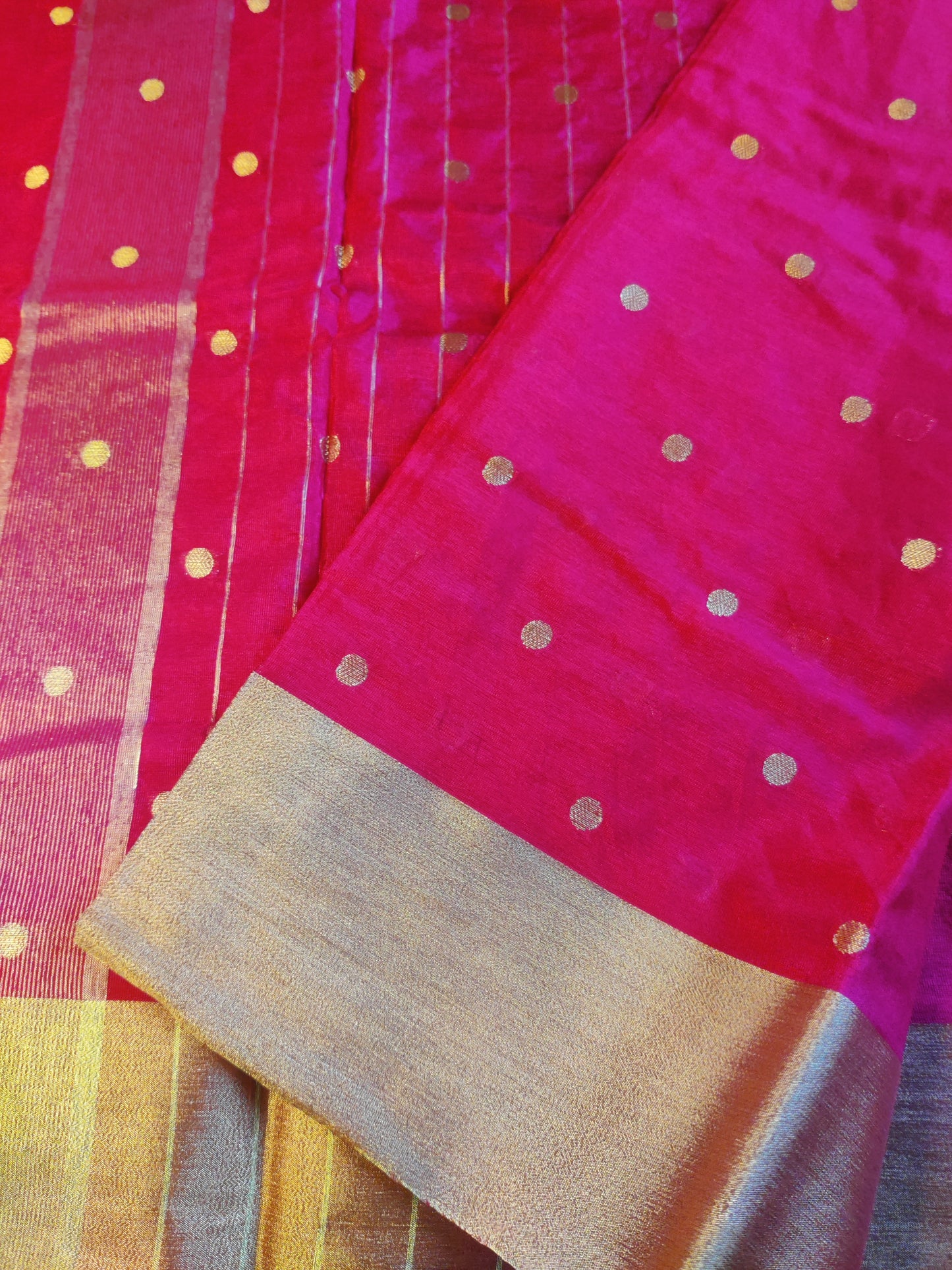 Naina Saree with Gold Zari Buta and Contrast Border