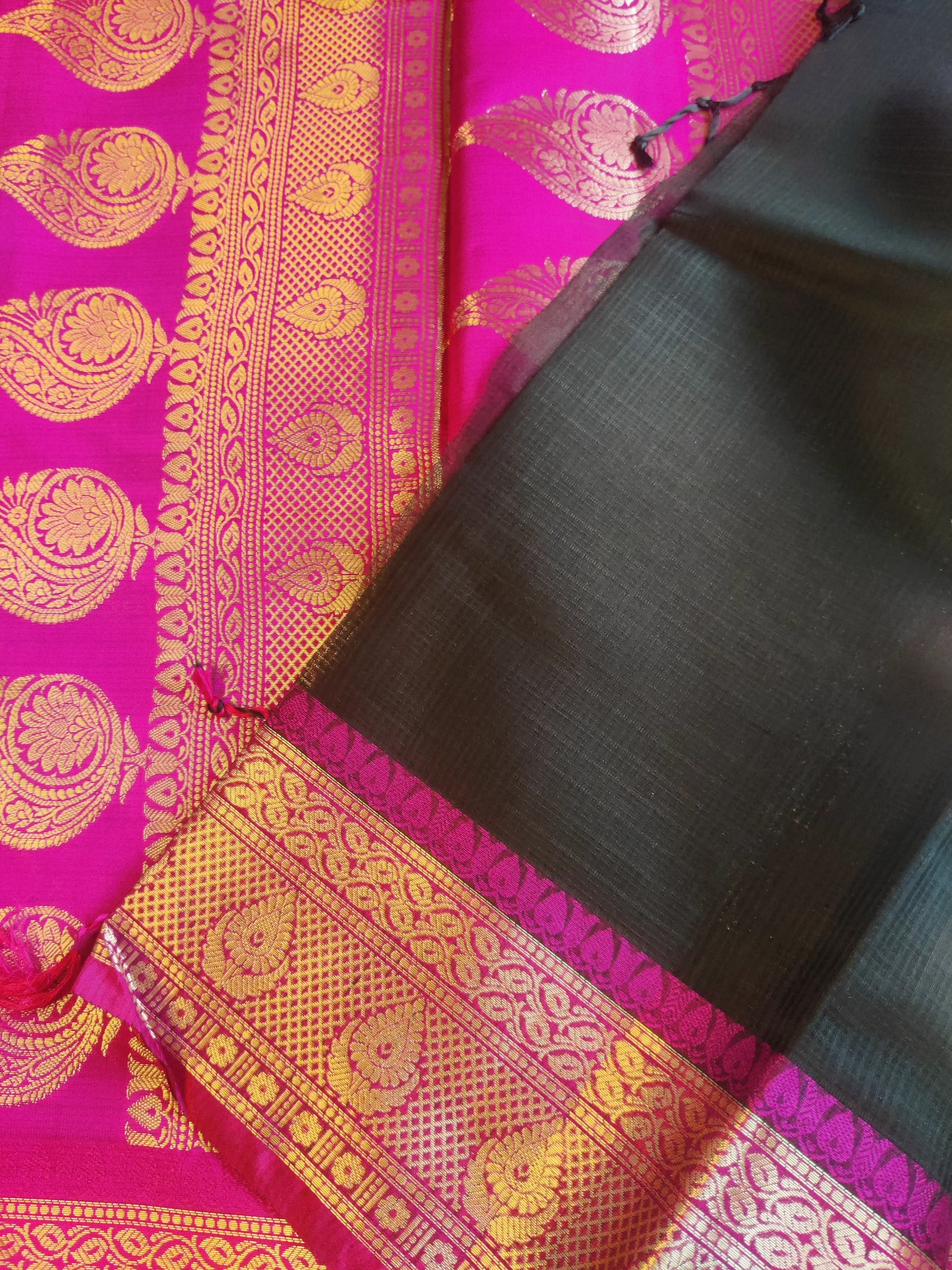 Bela Checked Contrast Zari Saree